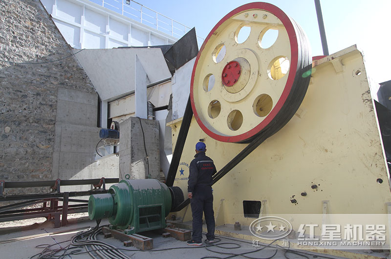 顎式破碎機作業(yè)圖 顎式破碎機作業(yè)圖